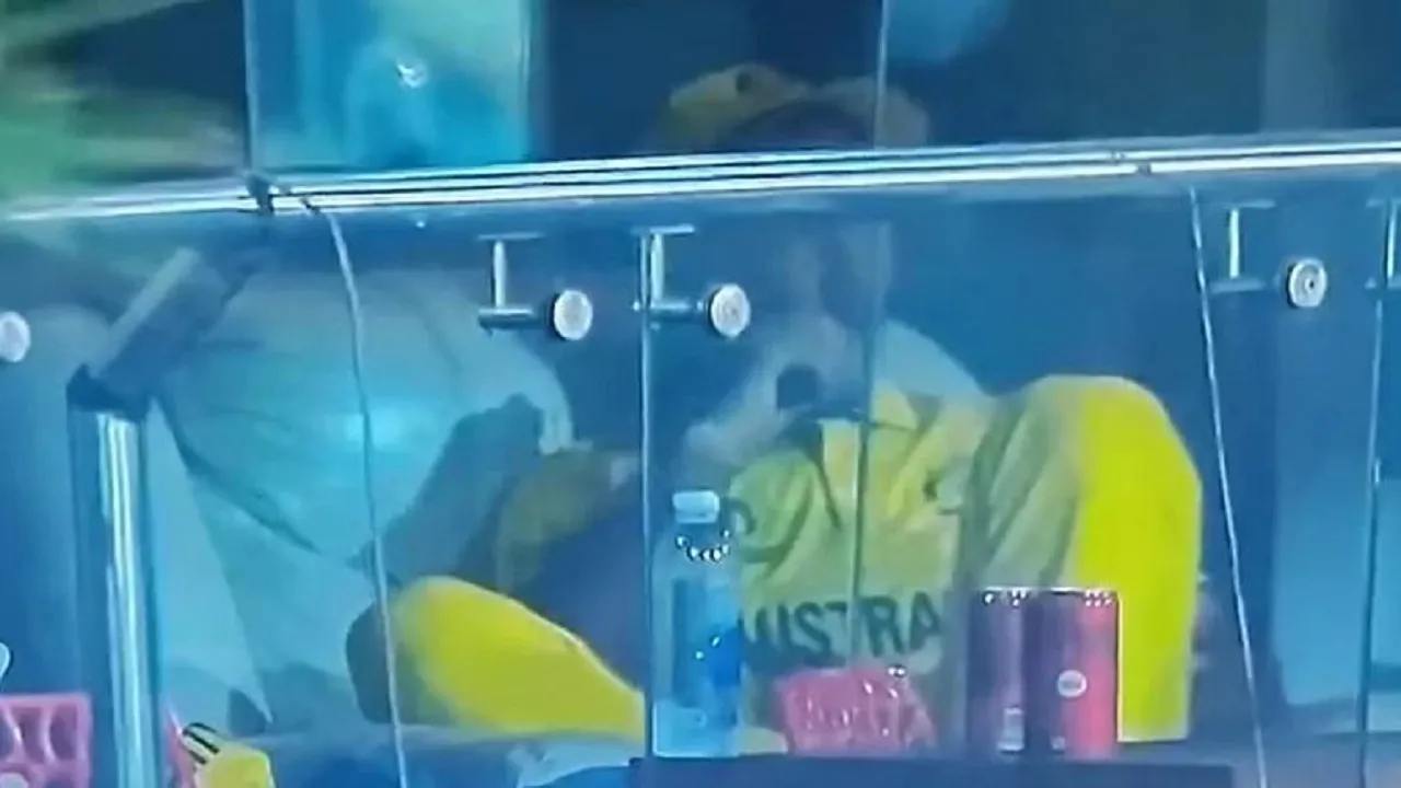 Glenn Maxwell Spotted Vaping during aus vs sa match world cup 2023