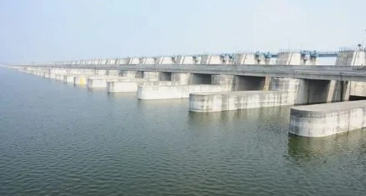 hindi-centre-end-team-to-telangana-to-probe-inking-of-a-part-of-barrage--20231023134205-202310231411