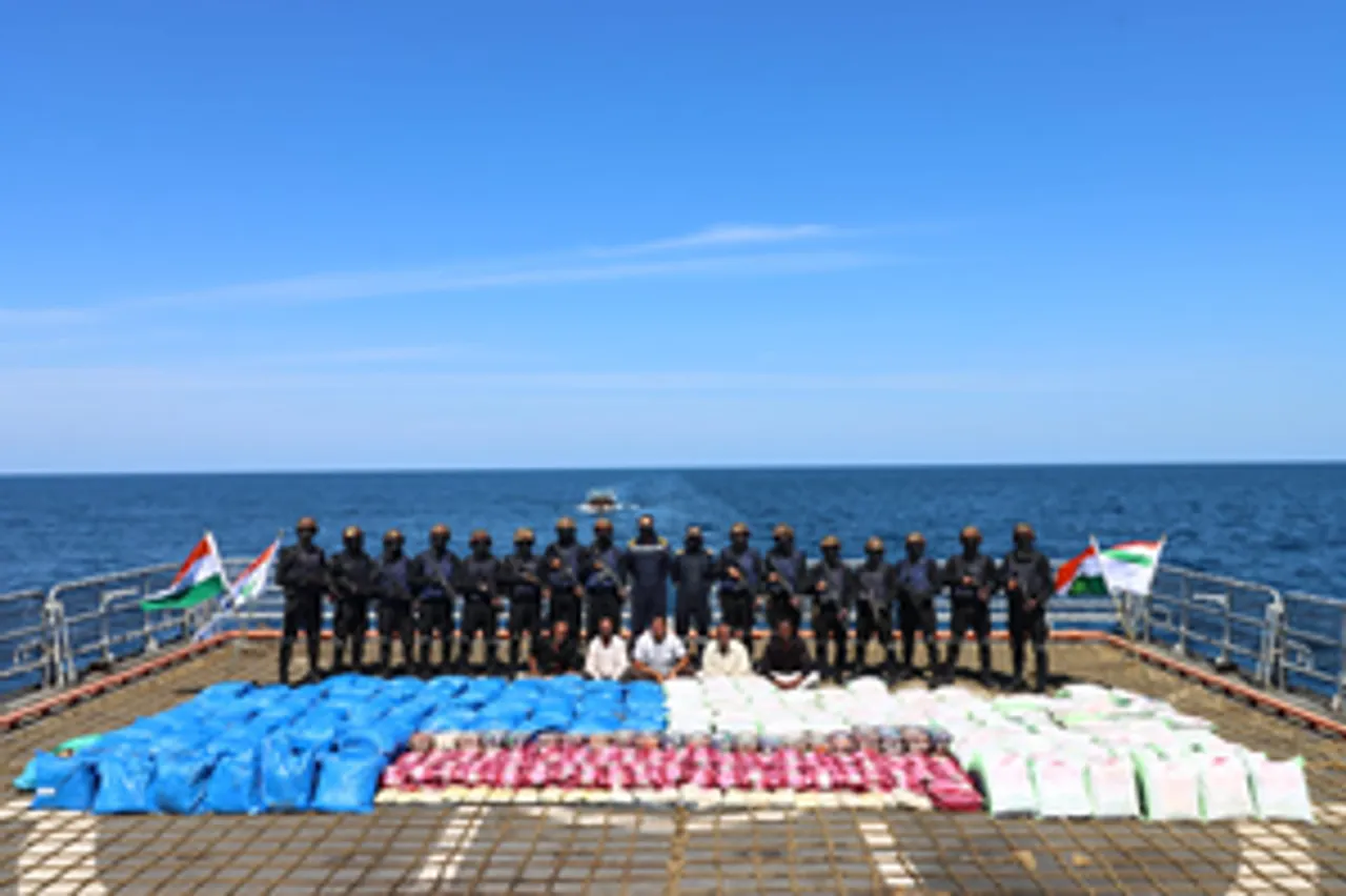 hindi-navy-apprehend-3300-kg-contraband-in-a-ea-operation--20240228084205-20240228094908