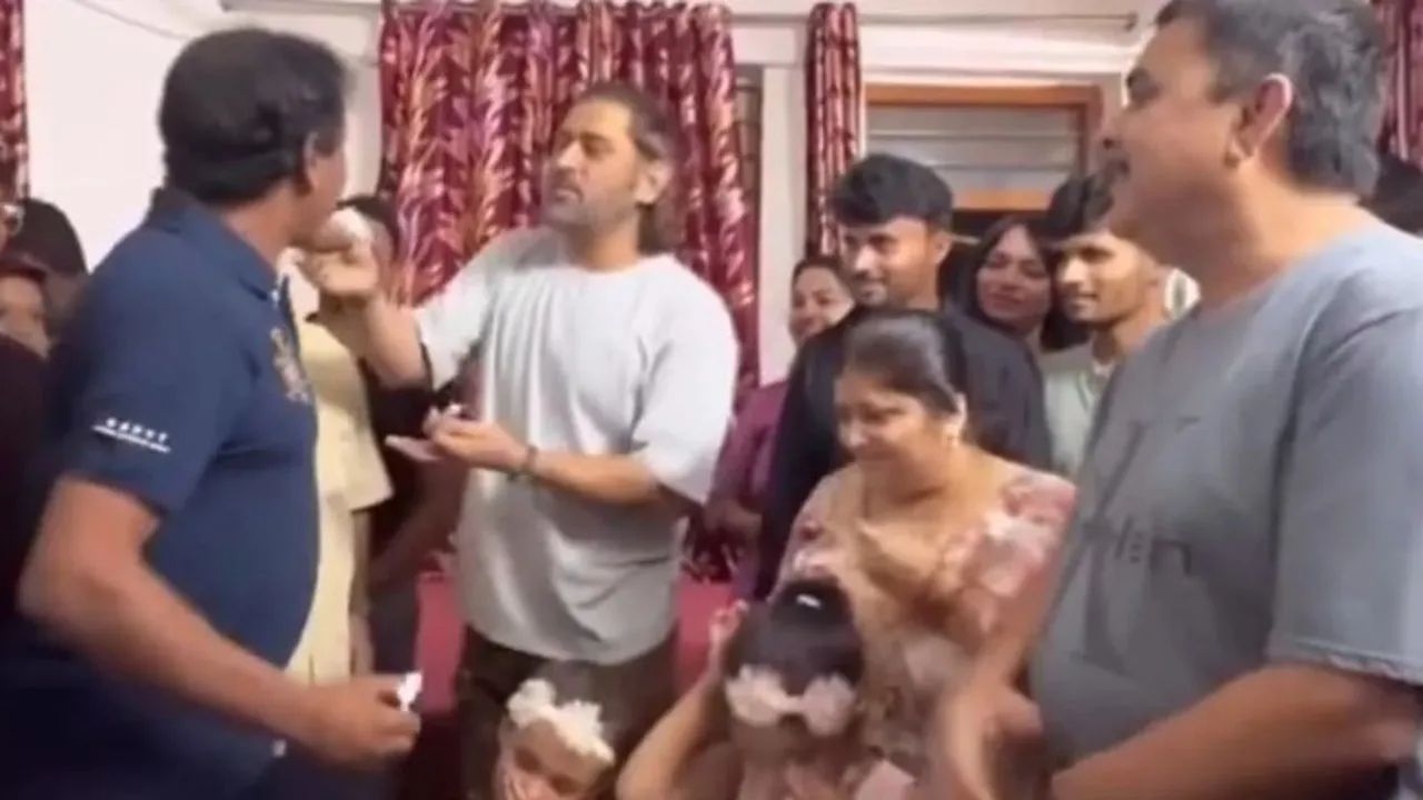 MS Dhoni Viral Video