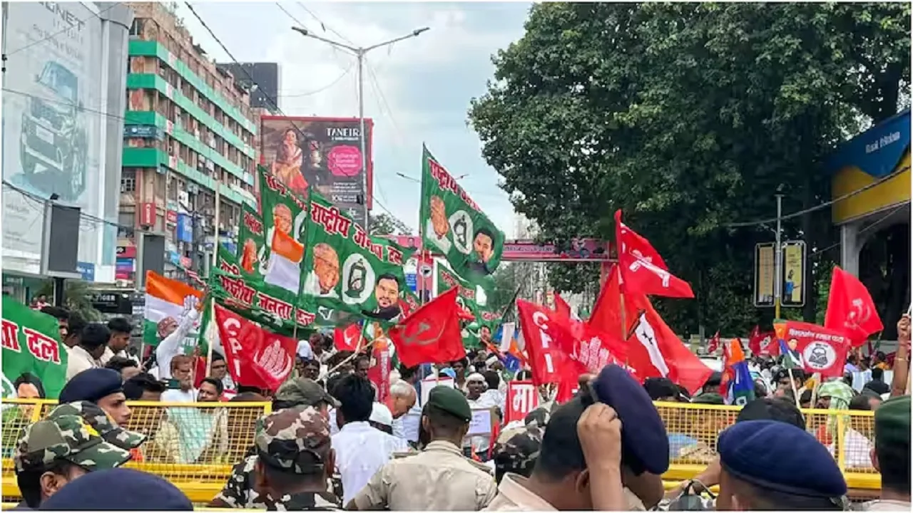 Mahagathbandhan held protest