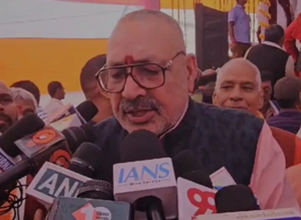 'आरक्षण की बात करने का कोई स्तर नहीं', तेजस्वी के धरने पर गिरिराज सिंह का तंज