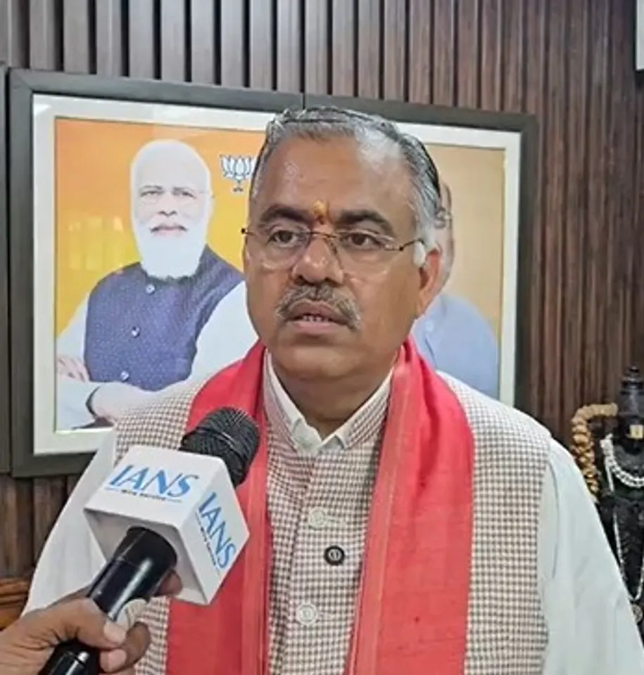 वक्फ पर 'एआईएमपीएलबी' के शाहीन बाग वाले बयान पर तुरण चुघ ने कहा, "कुछ लोग भूमाफियों को बचाने का काम कर रहे"