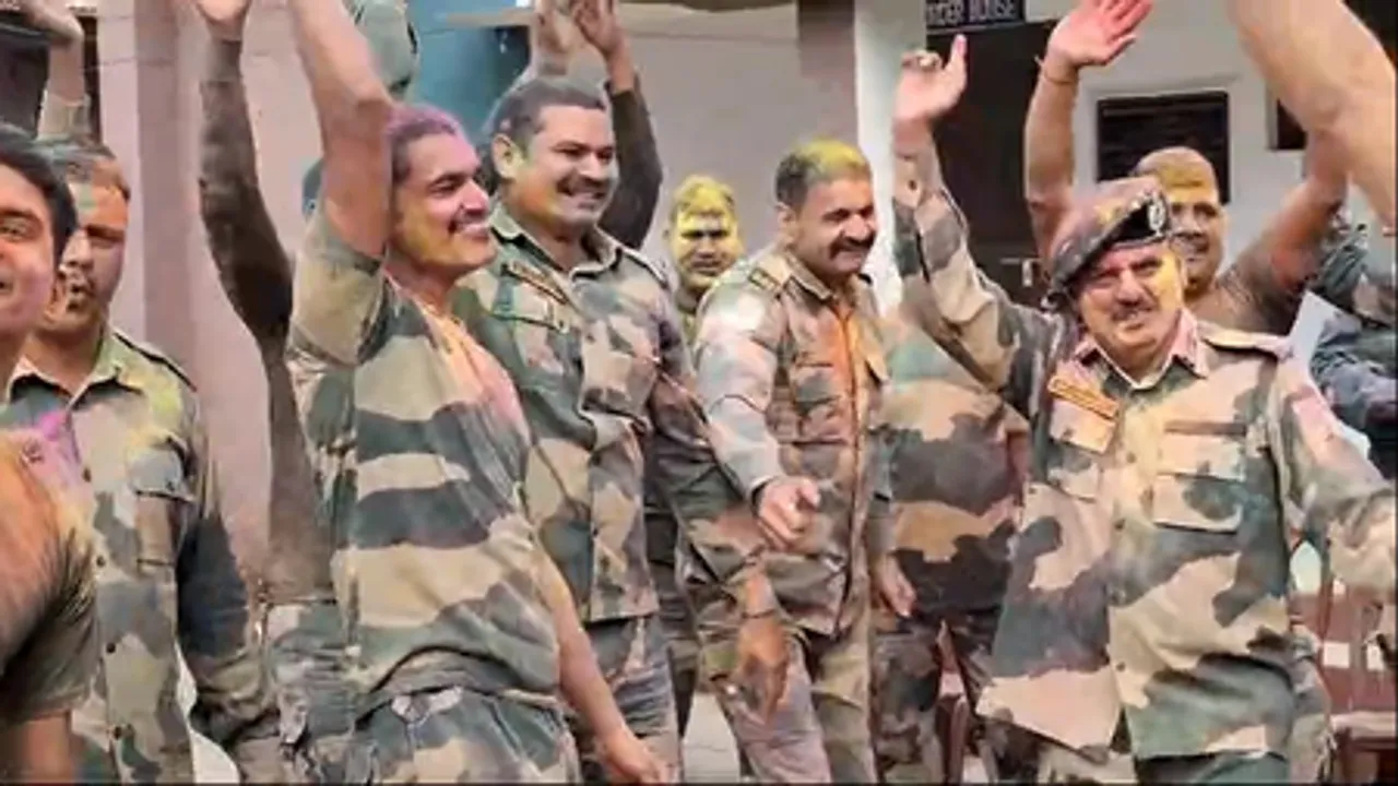 भारत-पाकिस्तान सीमा पर बीएसएफ जवानों ने धूमधाम से मनाई होली, भाईचारे का दिया संदेश
