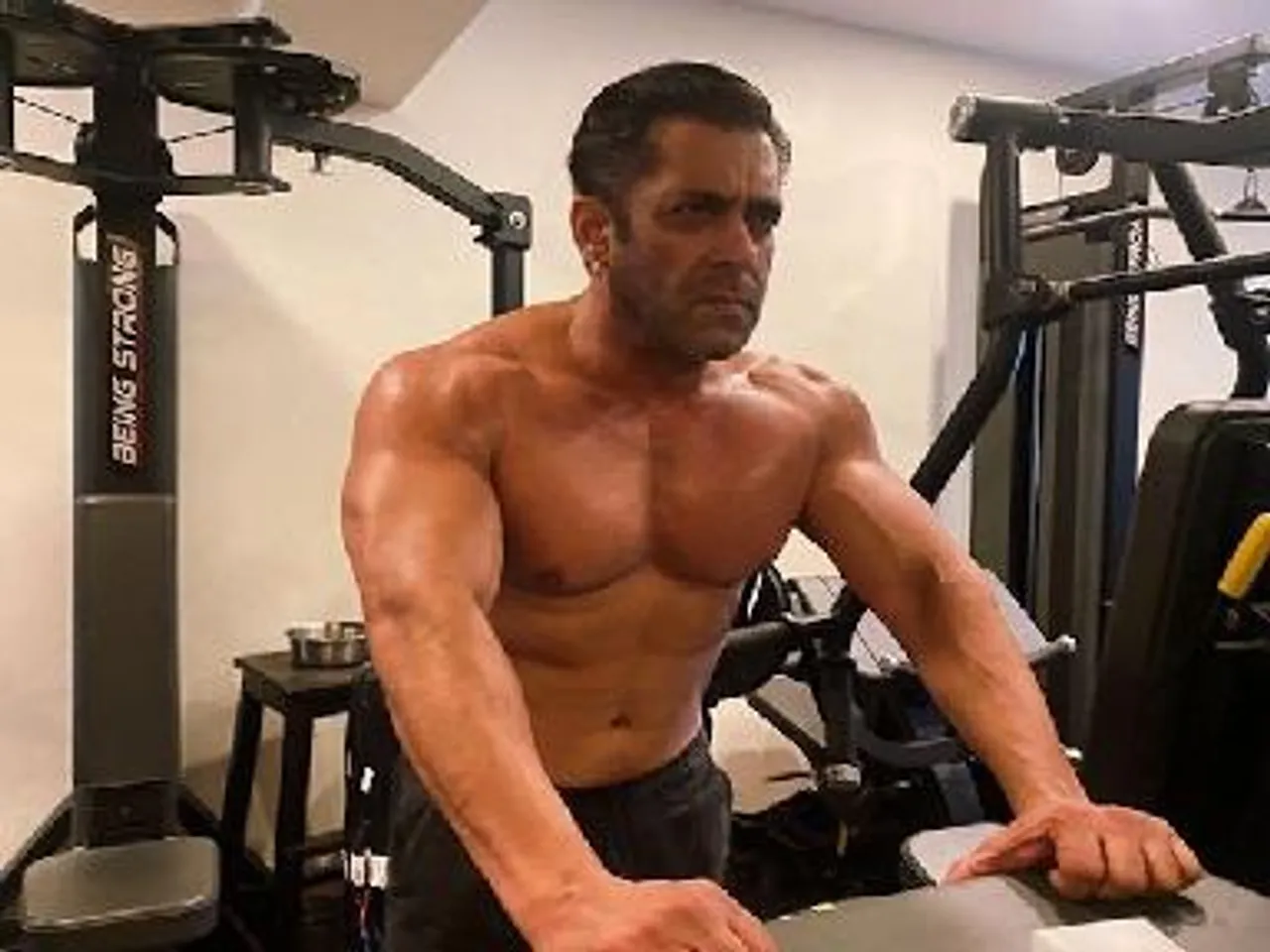 Being Strong Picture Of Salman Khan Goes Viral