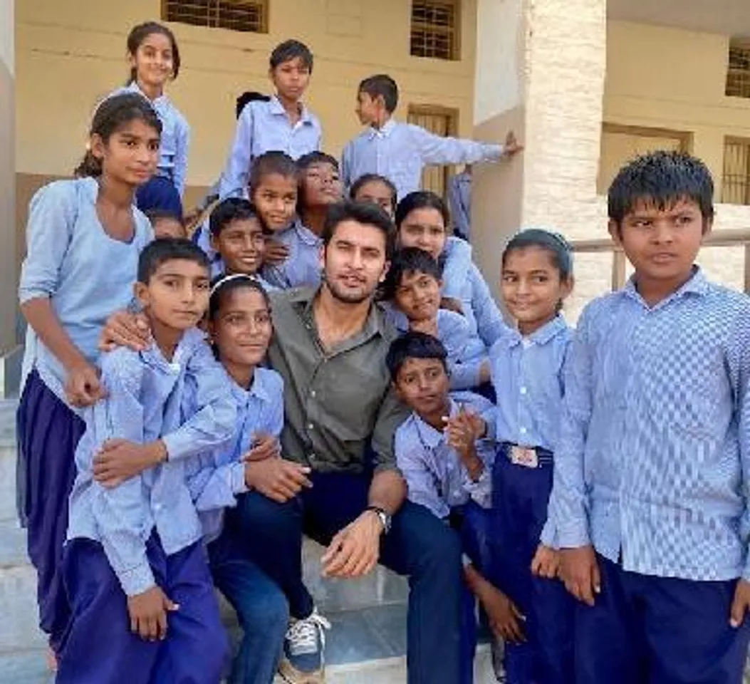 Navneet Malik Rings In Xmas Early With School Children