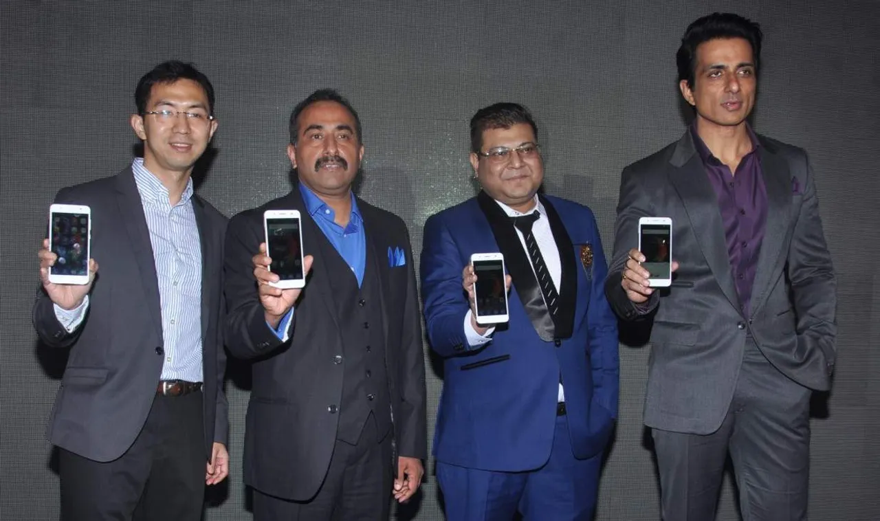 Cao Kai, Sachin Batra (CMO-ZTE), Balram Garg (Business Partner) and Sonu Sood at the launch of ZTE A2 Plus in New Delhi