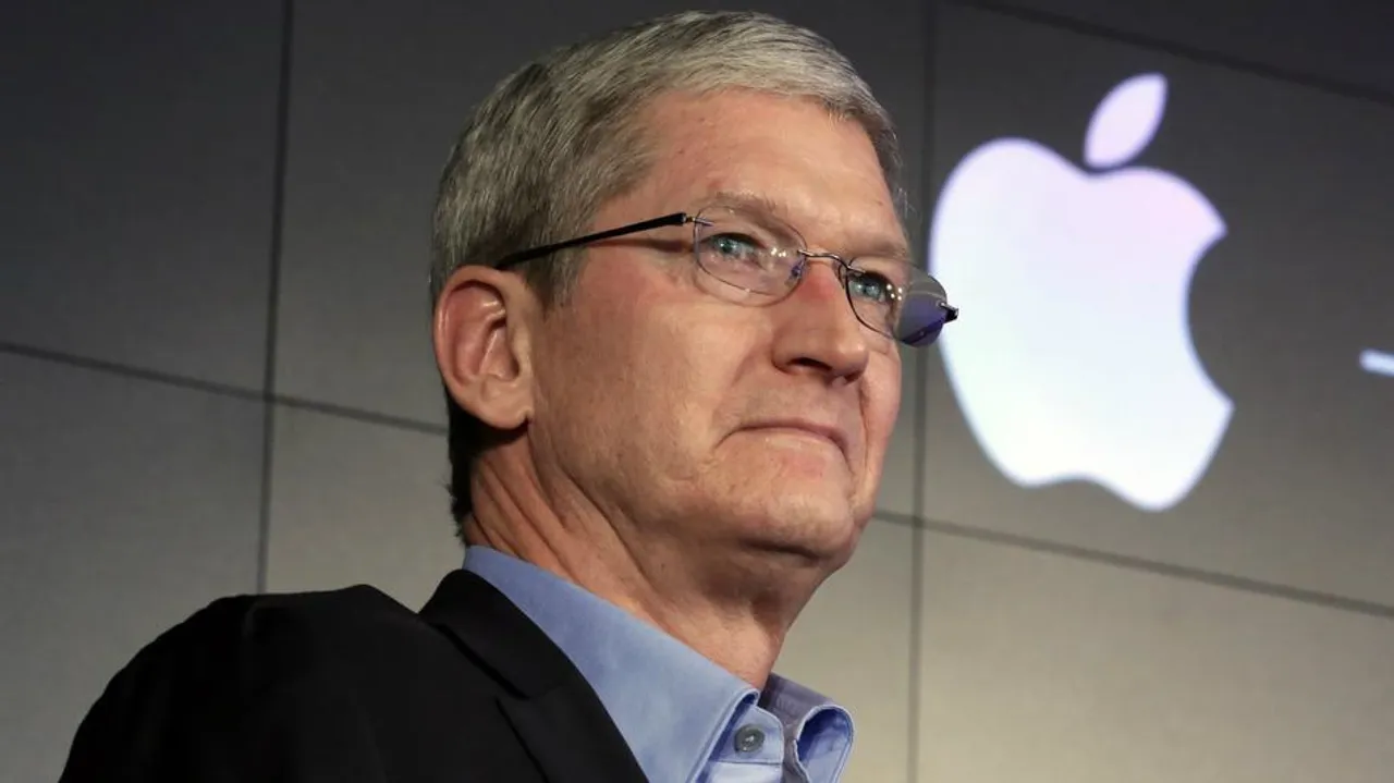 apple s ceo tim cook is boring and incompetent internet guru says