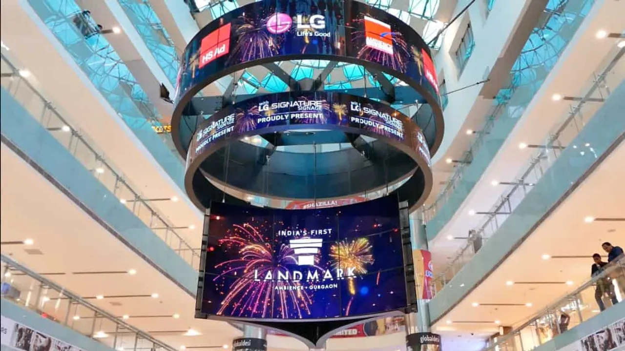 LG Introduce India's First Display Play sIGNAGE with flexible 70 curved LG OLED panels