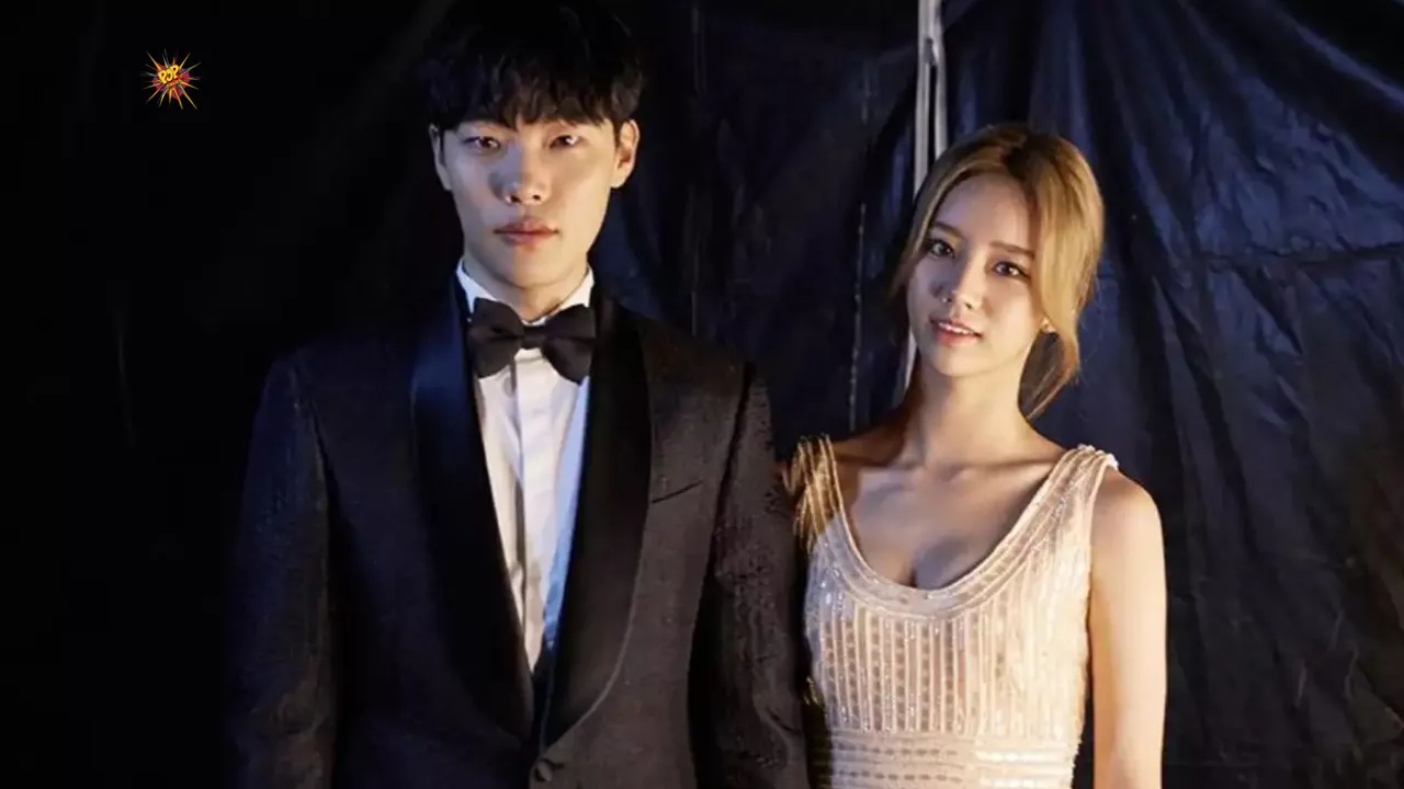 Lee Hyeri and Ryu Jun Yeol