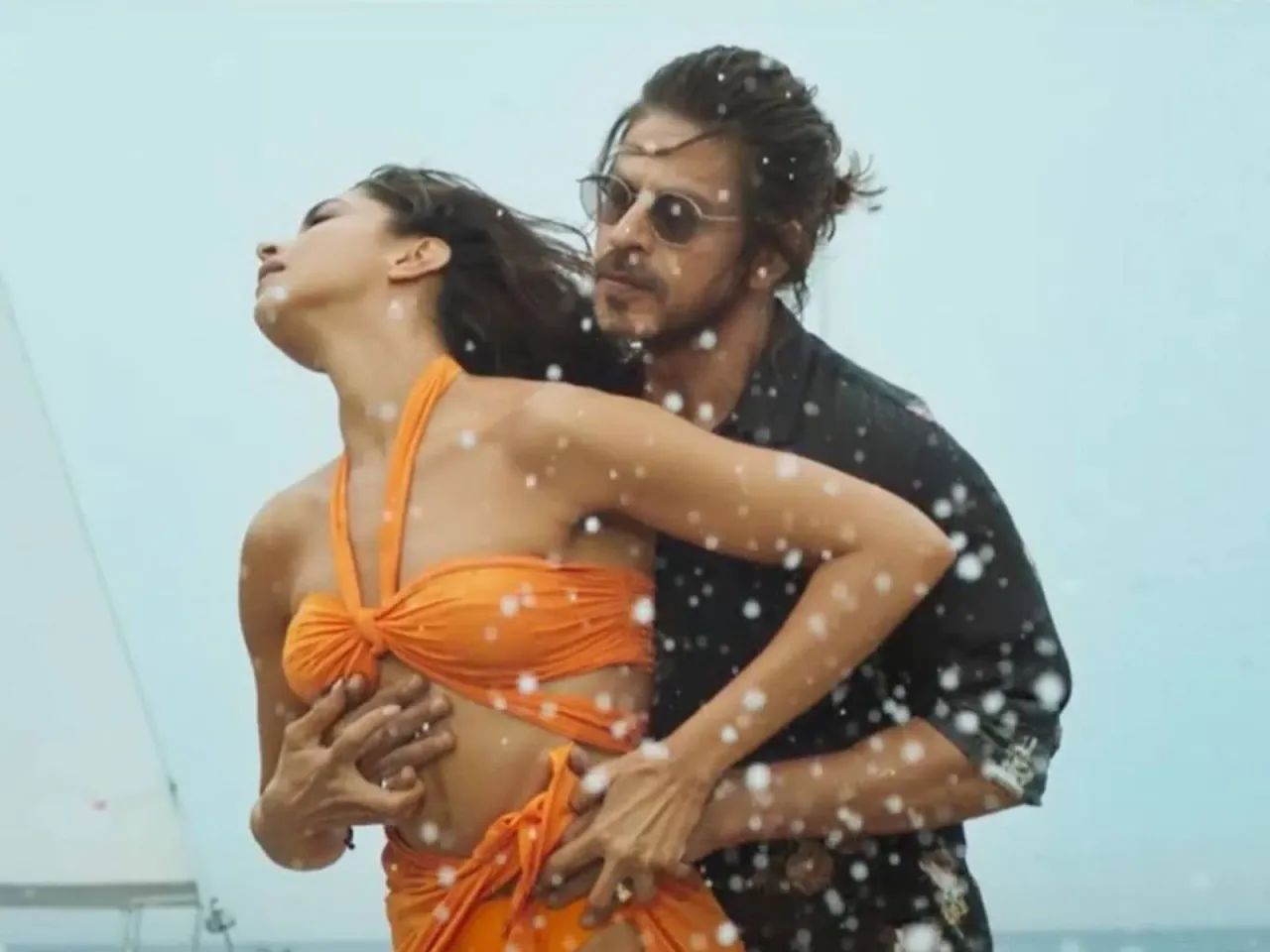 srk-deepika.webp