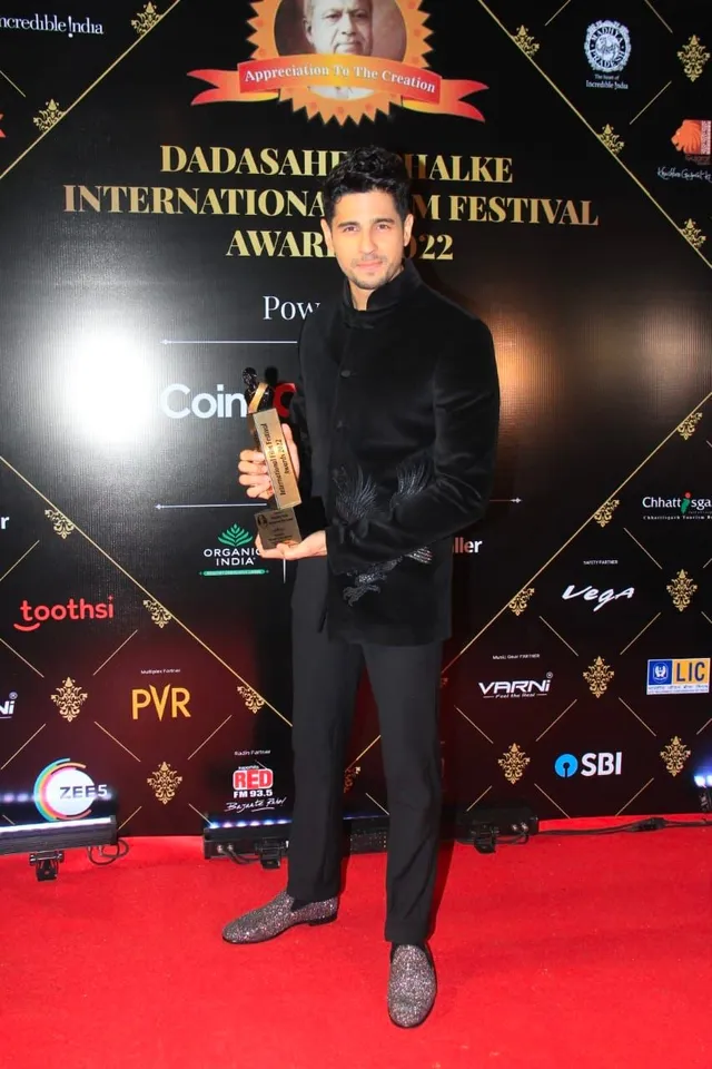 Sidharth Malhotra wins ‘Critics Best Actor’ at Dadasaheb Phalke International Film Festival Awards 2022