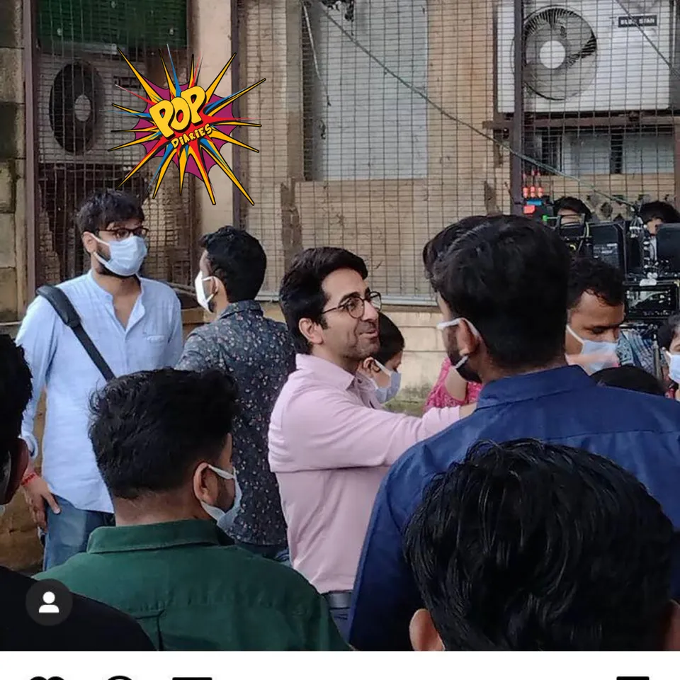 <em>Police calm down college kids wanting to catch a glimpse of Ayushmann on Doctor G set in Prayagraj!</em>