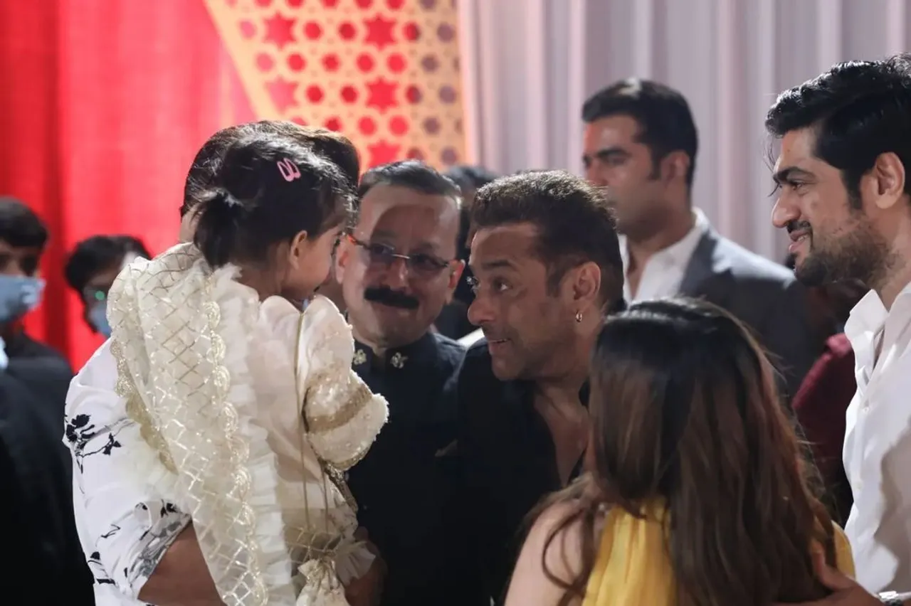 Actor Salman Khan playing with Tara Jay Bhanushali will be the most cutest thing that you will see in the internet today!