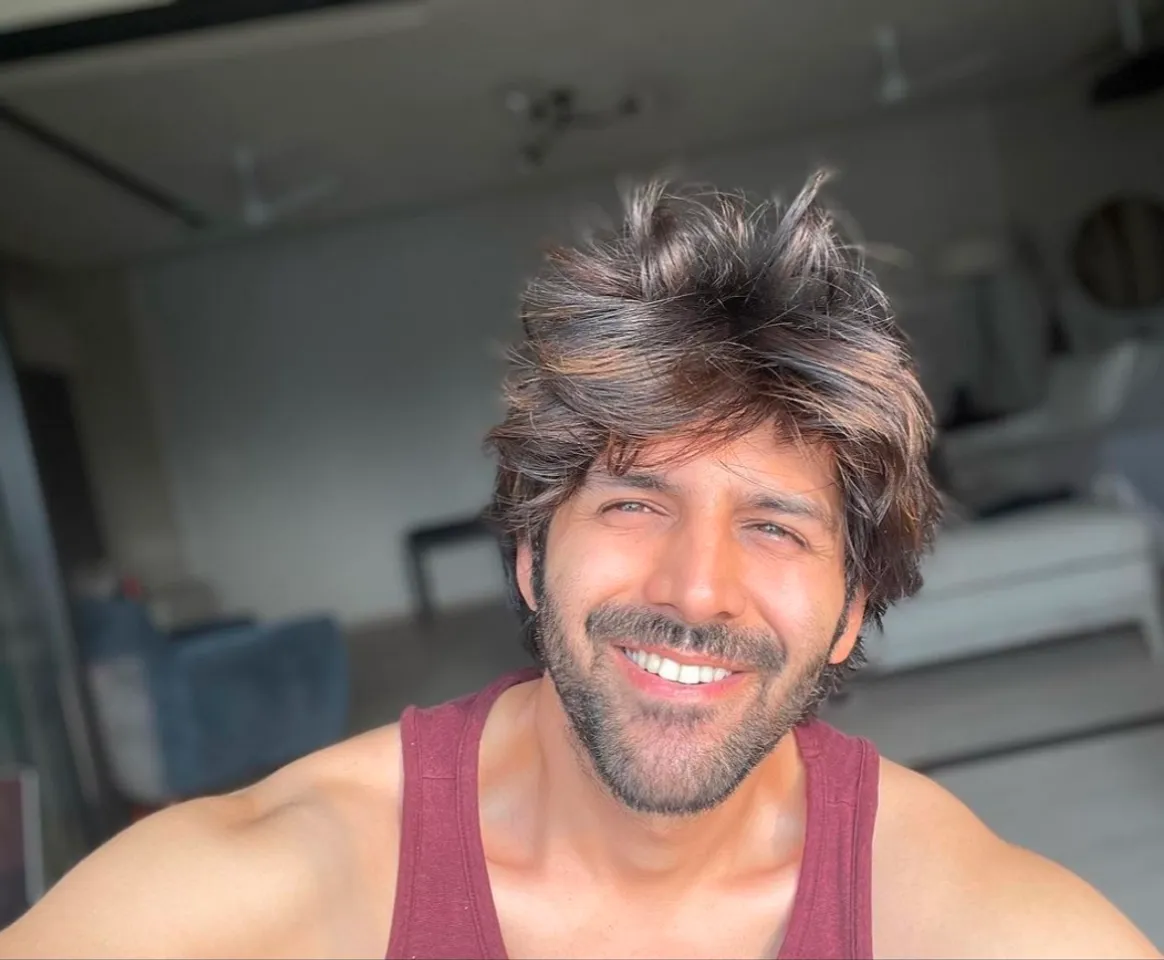 Kartik Aaryan sets the weekend mood right with an adorable selfie!