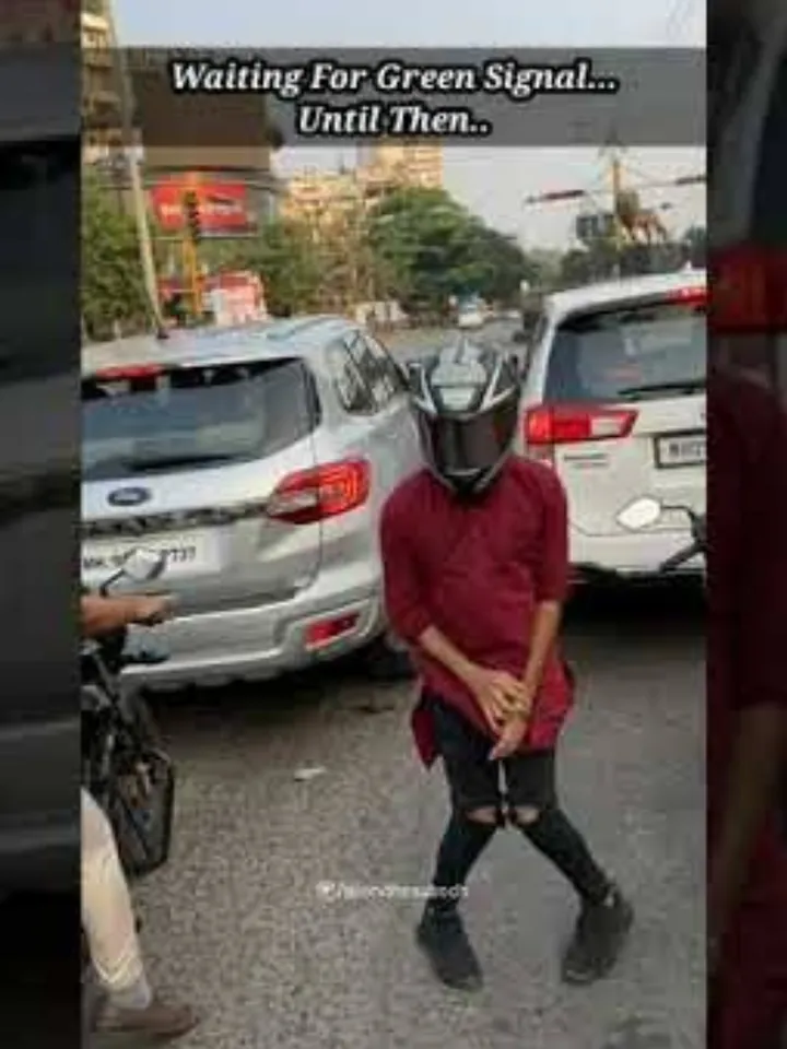 Man named Subodh Dances on The Road Without Helmet On Chammak Challo , People Says Hilarious No 1 Dance :