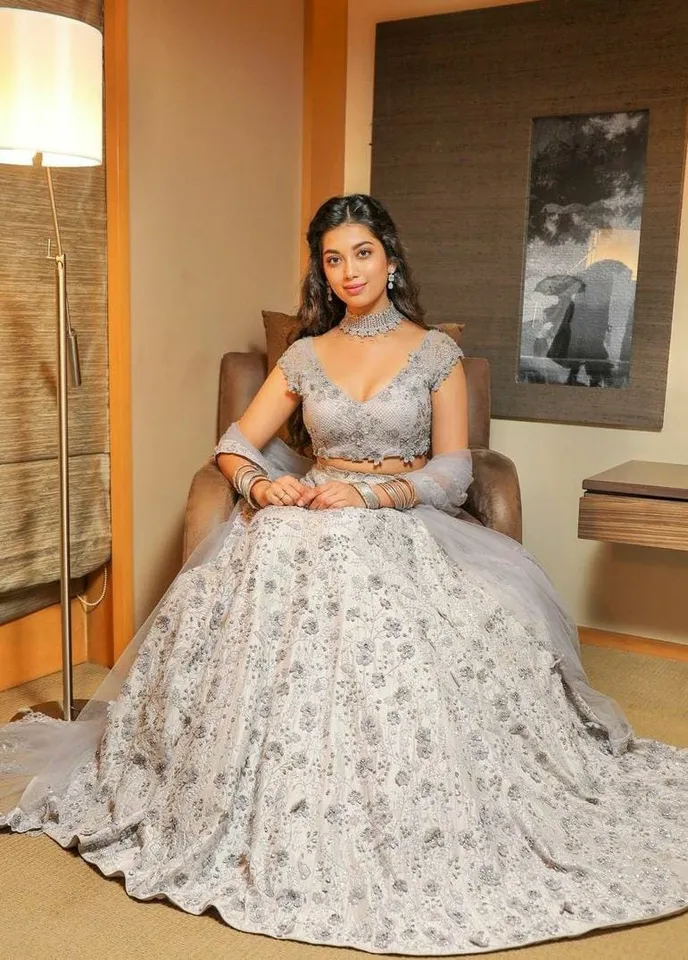 Digangana Suryavanshi looks like a sight to behold in this silver shimmery lehenga, take a look 1!