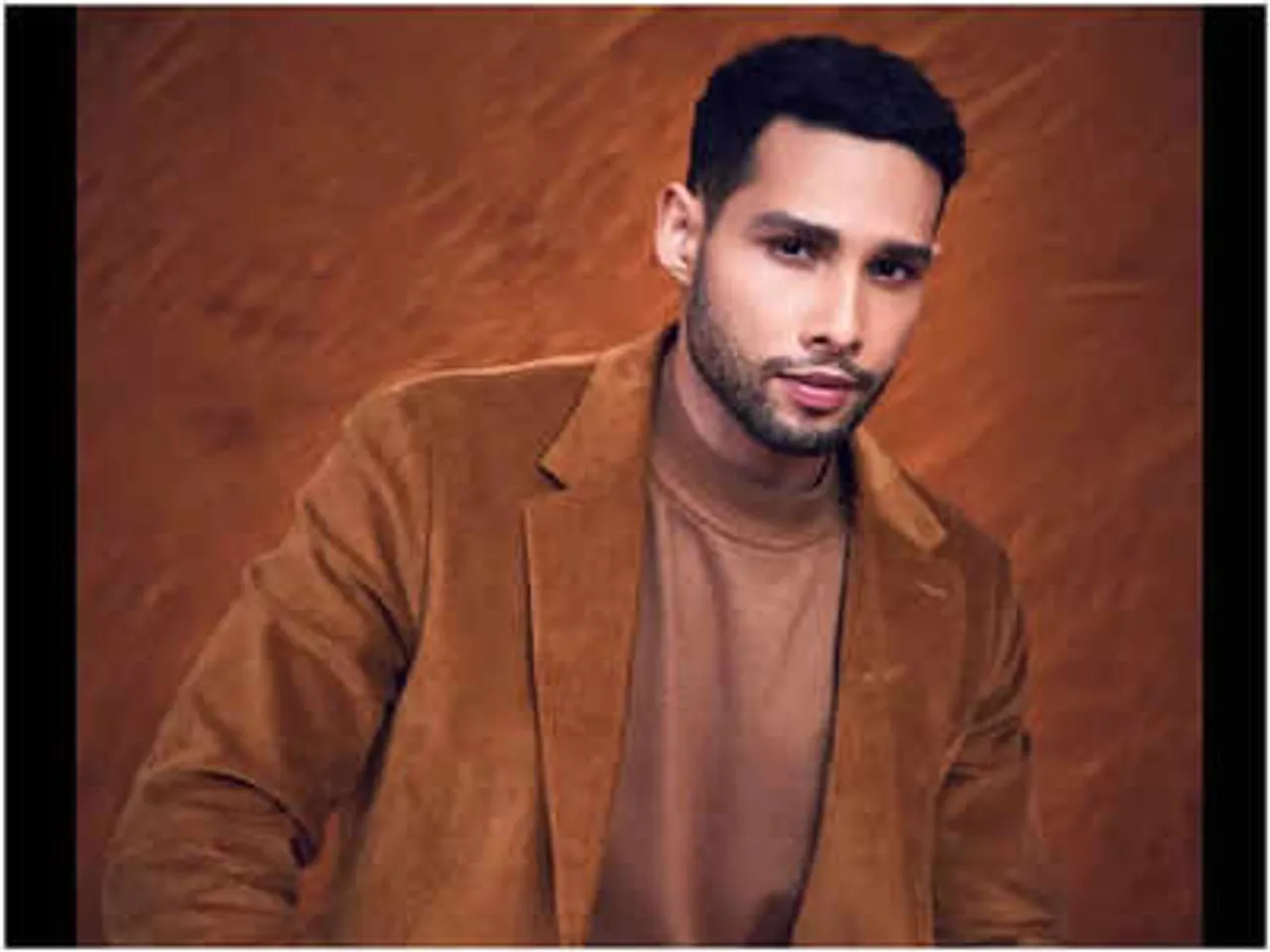 'Zain' Siddhant Chaturvedi gives love advice to all the singles out there; Fans compare him with Zayn Malik!