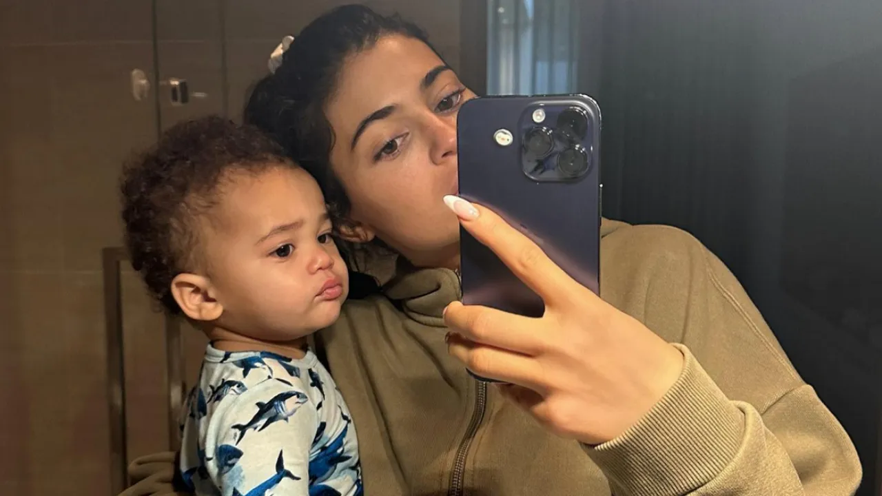 Kylie Jenner finally REVEALS her son's name with an adorable picture!