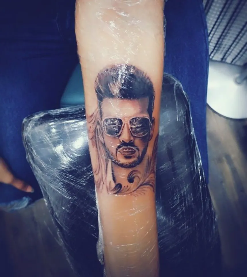After Kartik Aaryan, Karan Kundrra's fans get his face and initials tattooed on themselves!