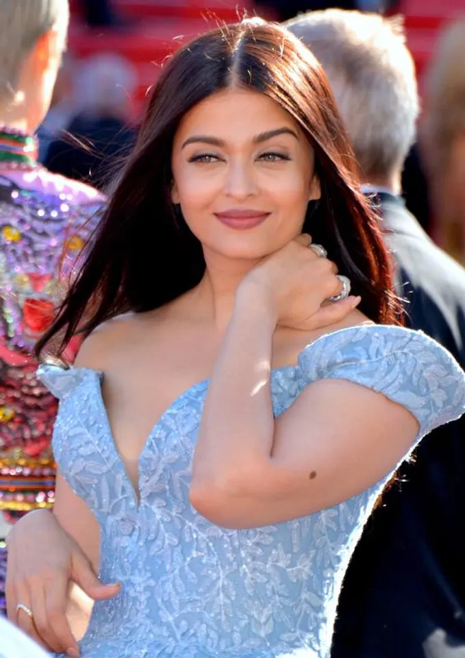 Aishwariya Rai's Old modeling video was found on the internet of the year 1992. She was paid.