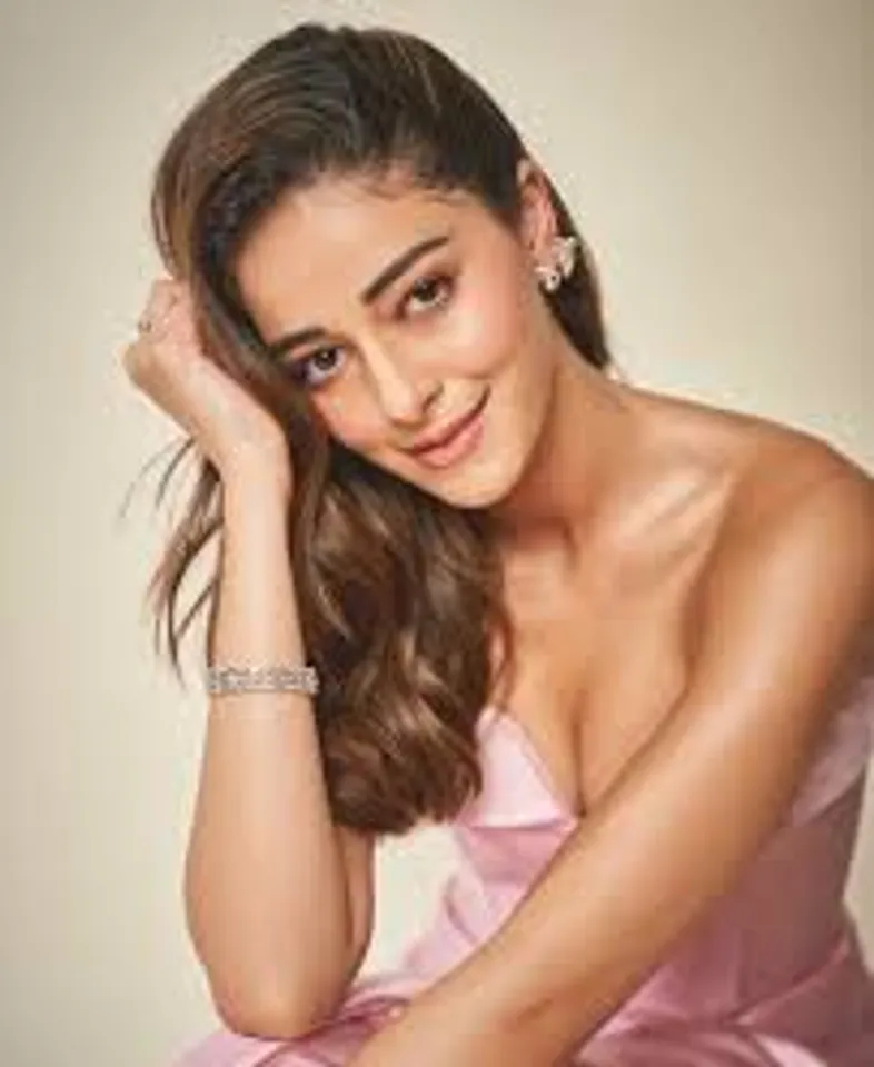 Ananya Panday locked herself in washroom when Shakun Batra approached her for Gehraiyaan! Find all details