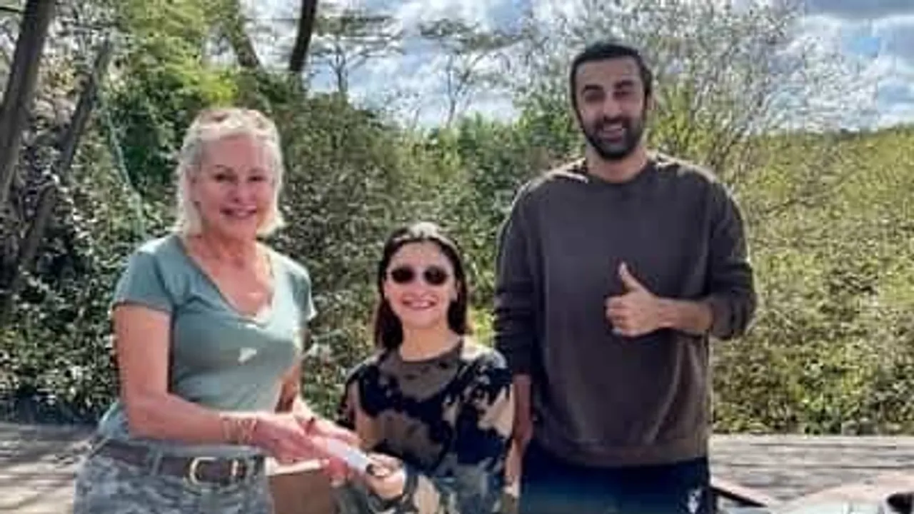 Ranbir Kapoor gives a thumbs up, Alia Bhatt smiles as they accept special gift on their African safari. See unseen pic