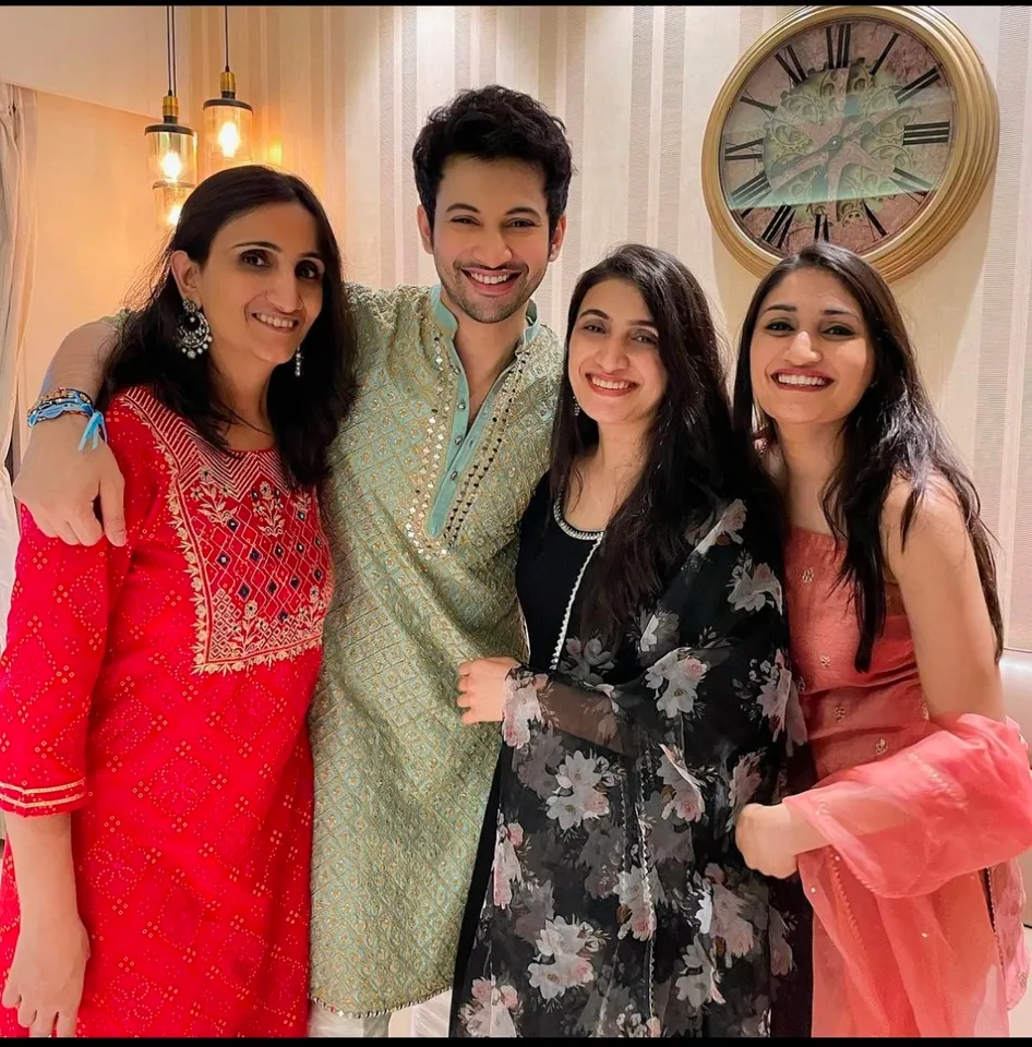 Rohit Saraf Celebrates Rakshabandhan With His Sisters