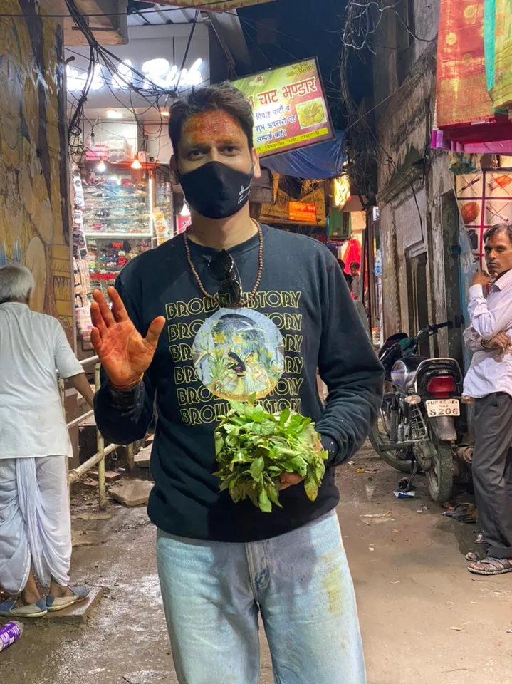 Actor Vijay Varma takes time off from shooting to explore Varanasi 's Culture :
