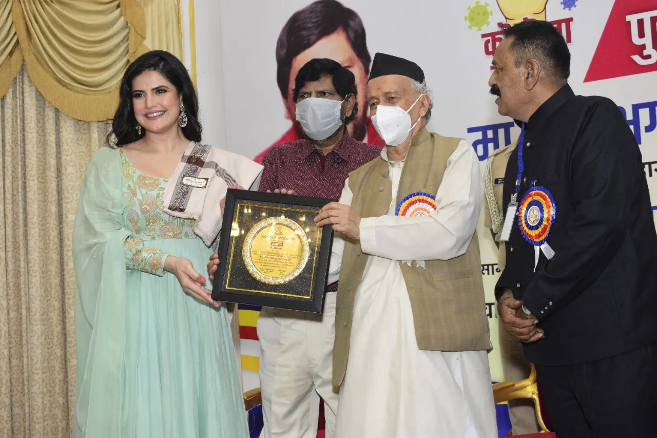 Maharashtra Governor honours actress Zareen Khan for her social welfare activities!