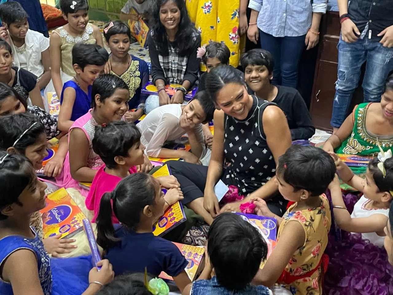 Esha Gupta Visits an orphanage to spend quality time with kids !