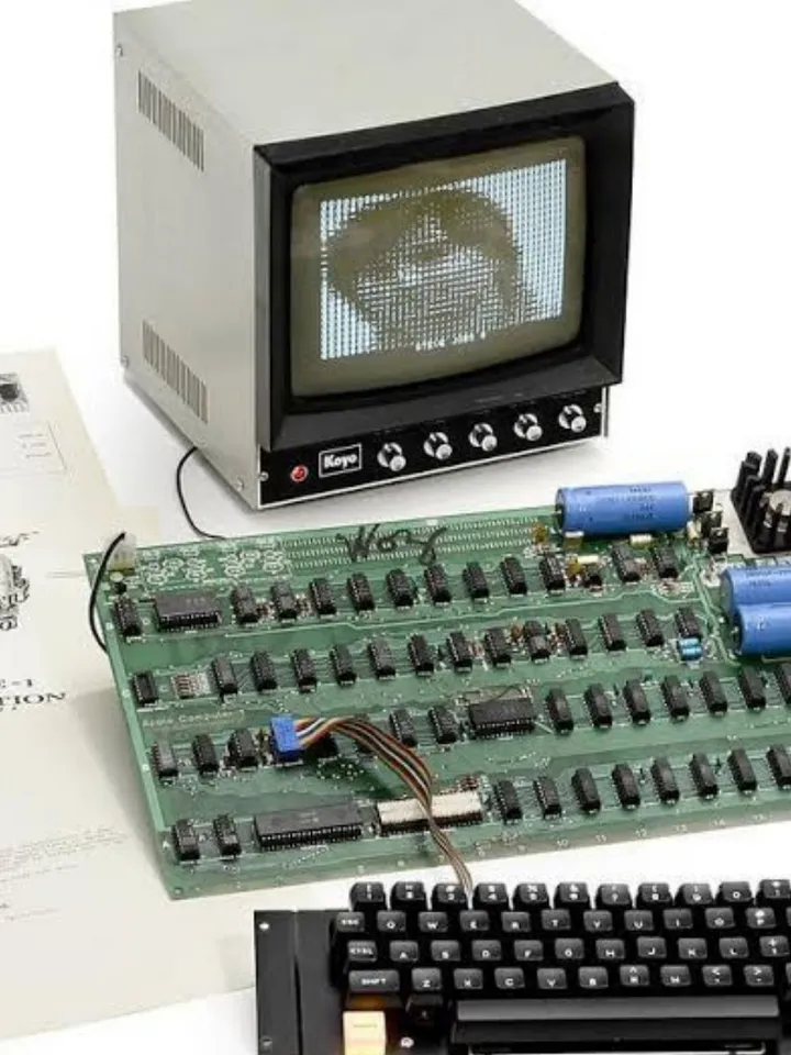 You will be shocked at the price at which 1 Apple Computer hand made by Steve jobs and Steve Wozniak was sold , know more: