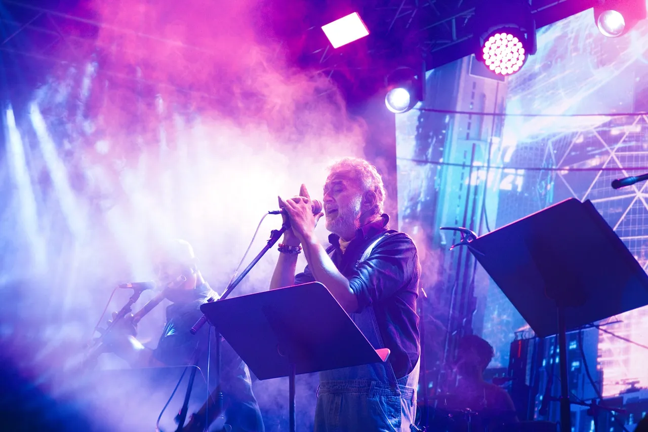 Legendary Indian singer-songwriter, composer and actor, Lucky Ali as he performs his soulful ballads at Phoenix Marketcity, Mumbai.