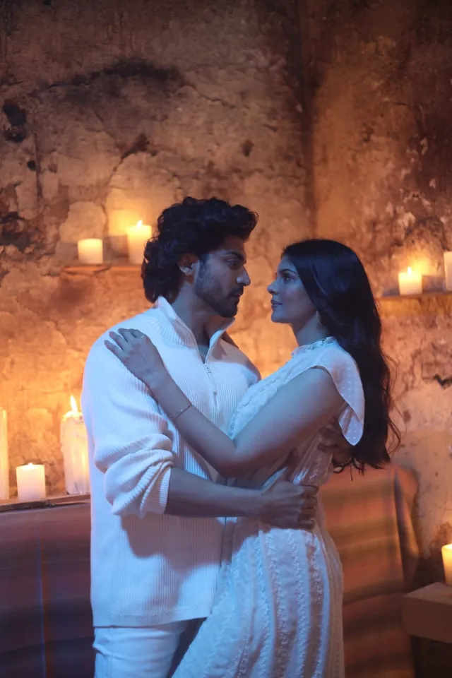 Gurmeet Choudhary steals the show with his acting chops in the recently released T- Series songs 'Dil Pe Zakhm' and 'Tumse Pyaar Karke