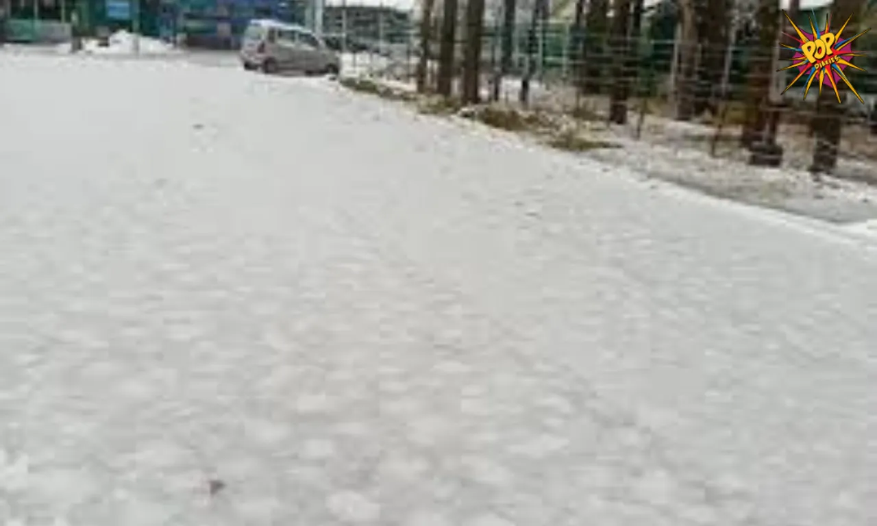 Scenic Beauty is awakened! Fresh snowfall in parts of Kashmir, Ladakh; heavy rains in plains!