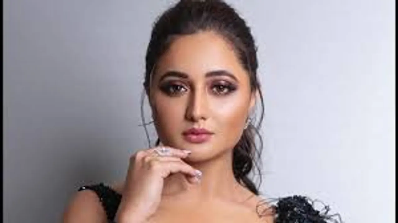 Rashmi Desai stands tall after everyone corners her in the house!