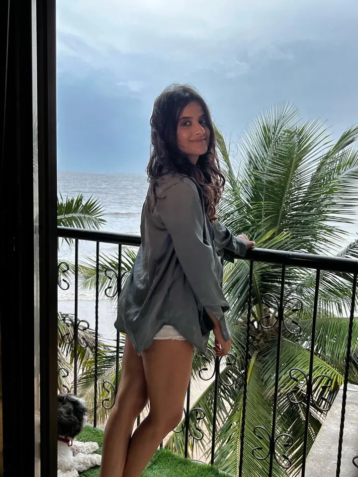 Jasleen Royal gifts herself a sea facing apartment, says “Thank you for believing in the girl with just a backpack and guitar”
