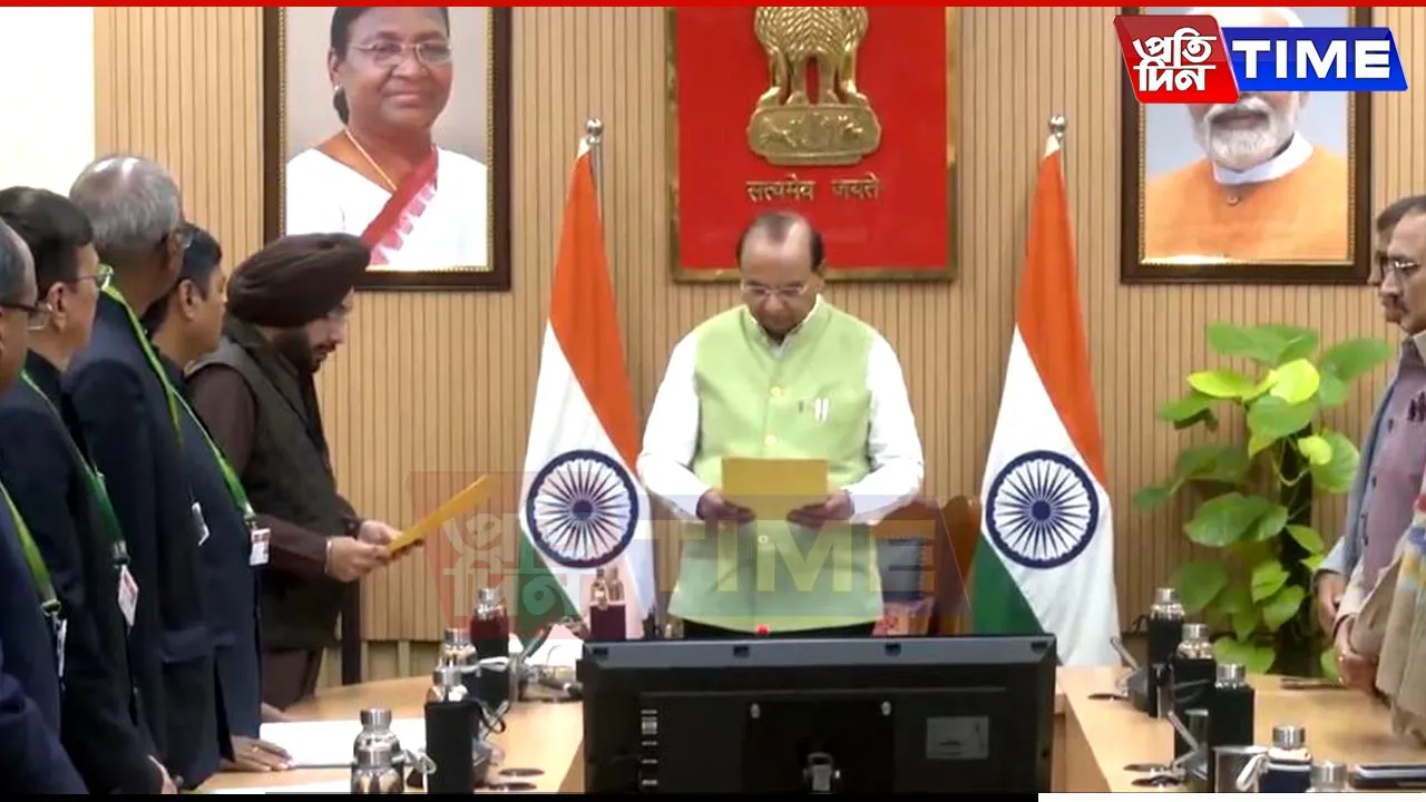 Delhi Assembly’s First Session Begins, LG Administers Oath to Protem Speaker
