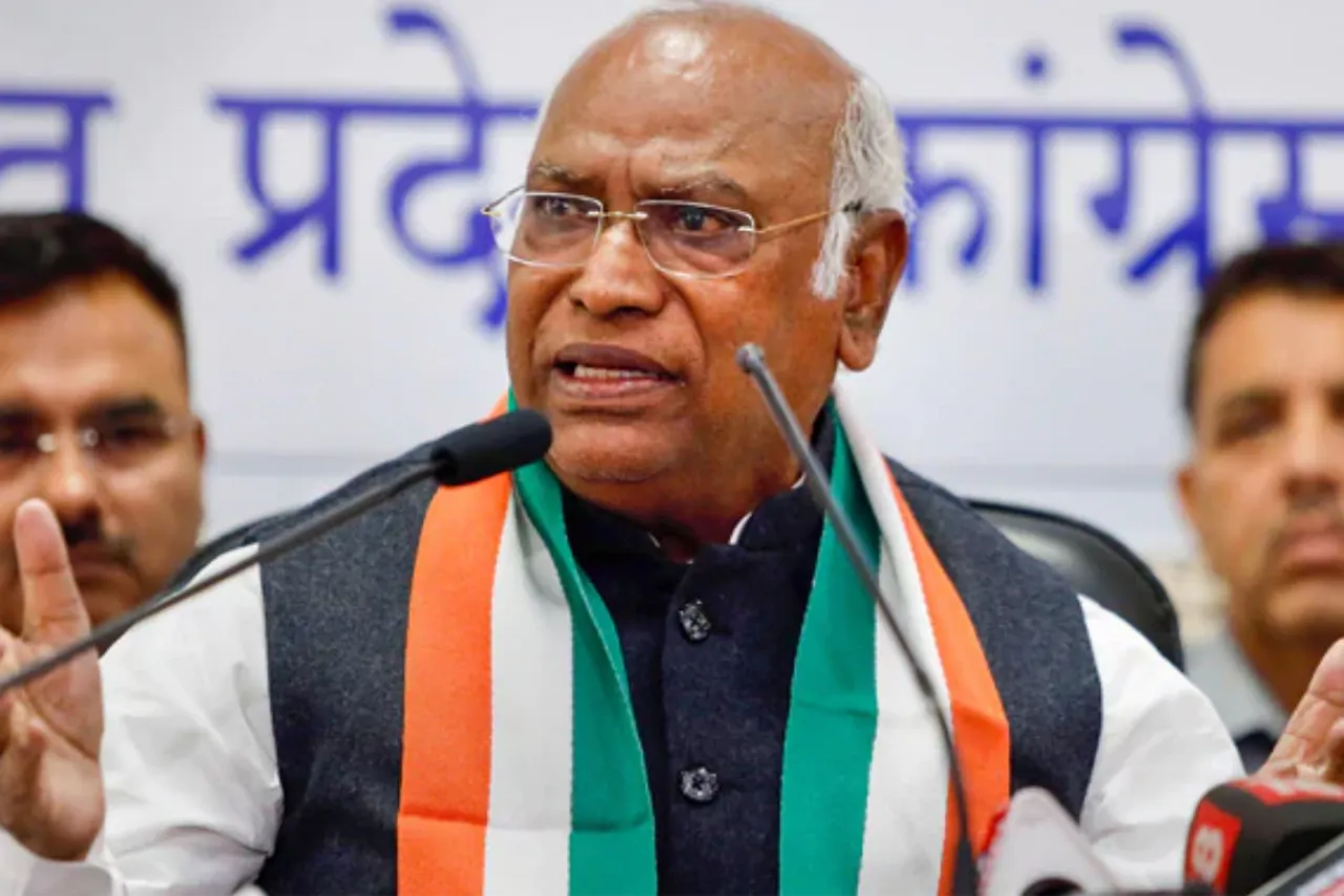 Kharge Accuses Modi Govt of Rs 455 Cr Misappropriation in “Beti Bachao, Beti Padhao”