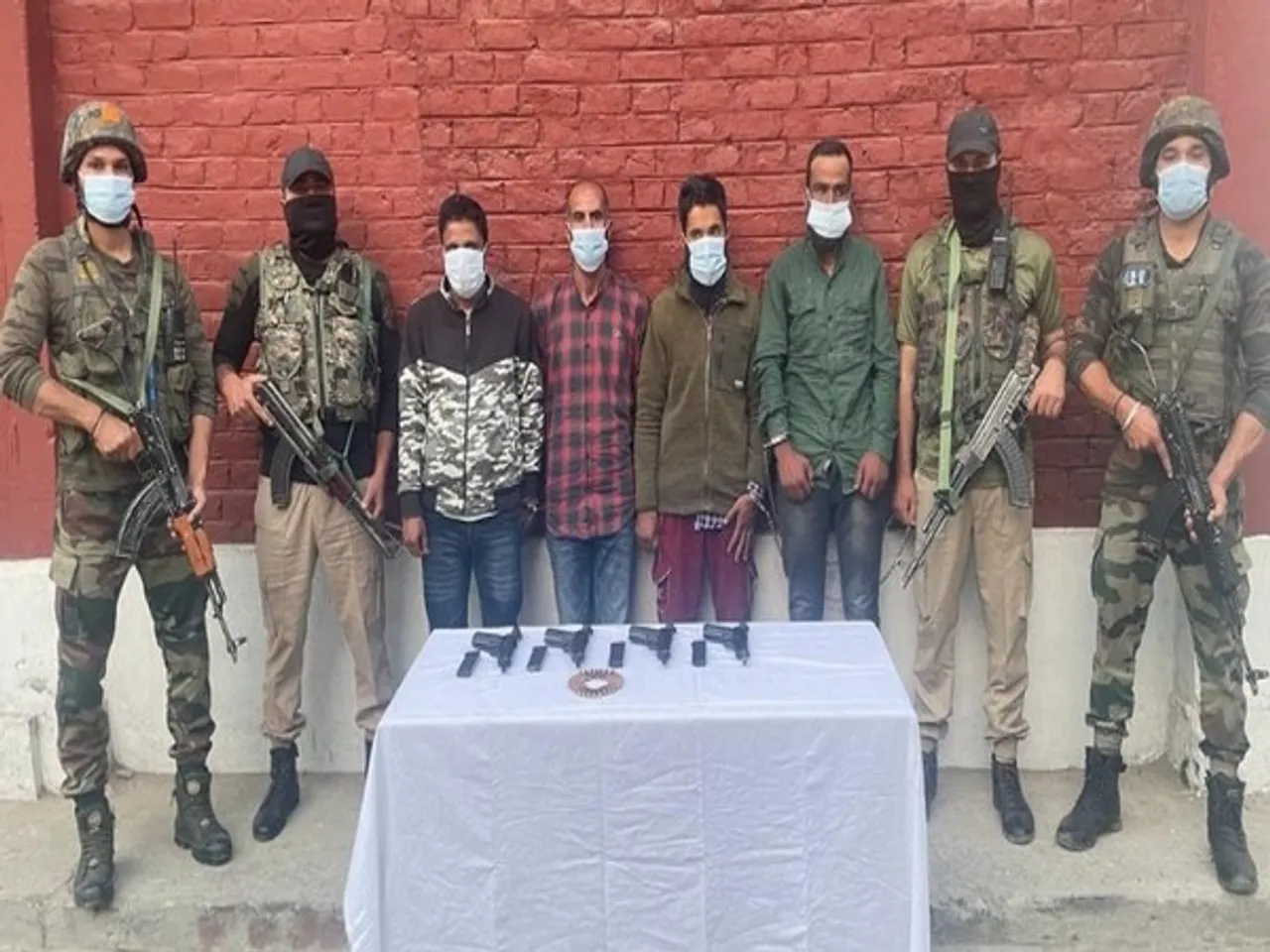 J&K: 4 Hybrid Militants Arrested in Srinagar 