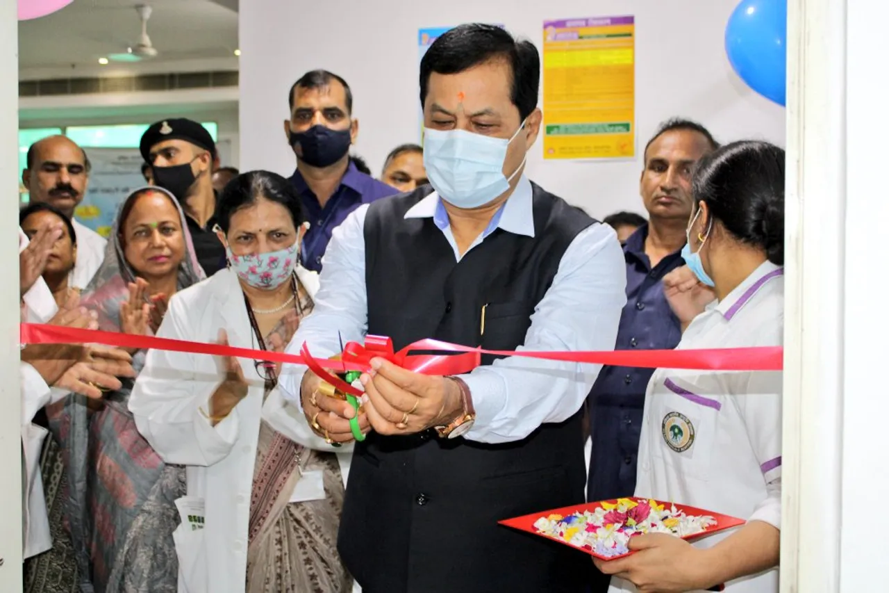 Sarbananda Sonowal Inaugurates Vaccination Centre for Children 