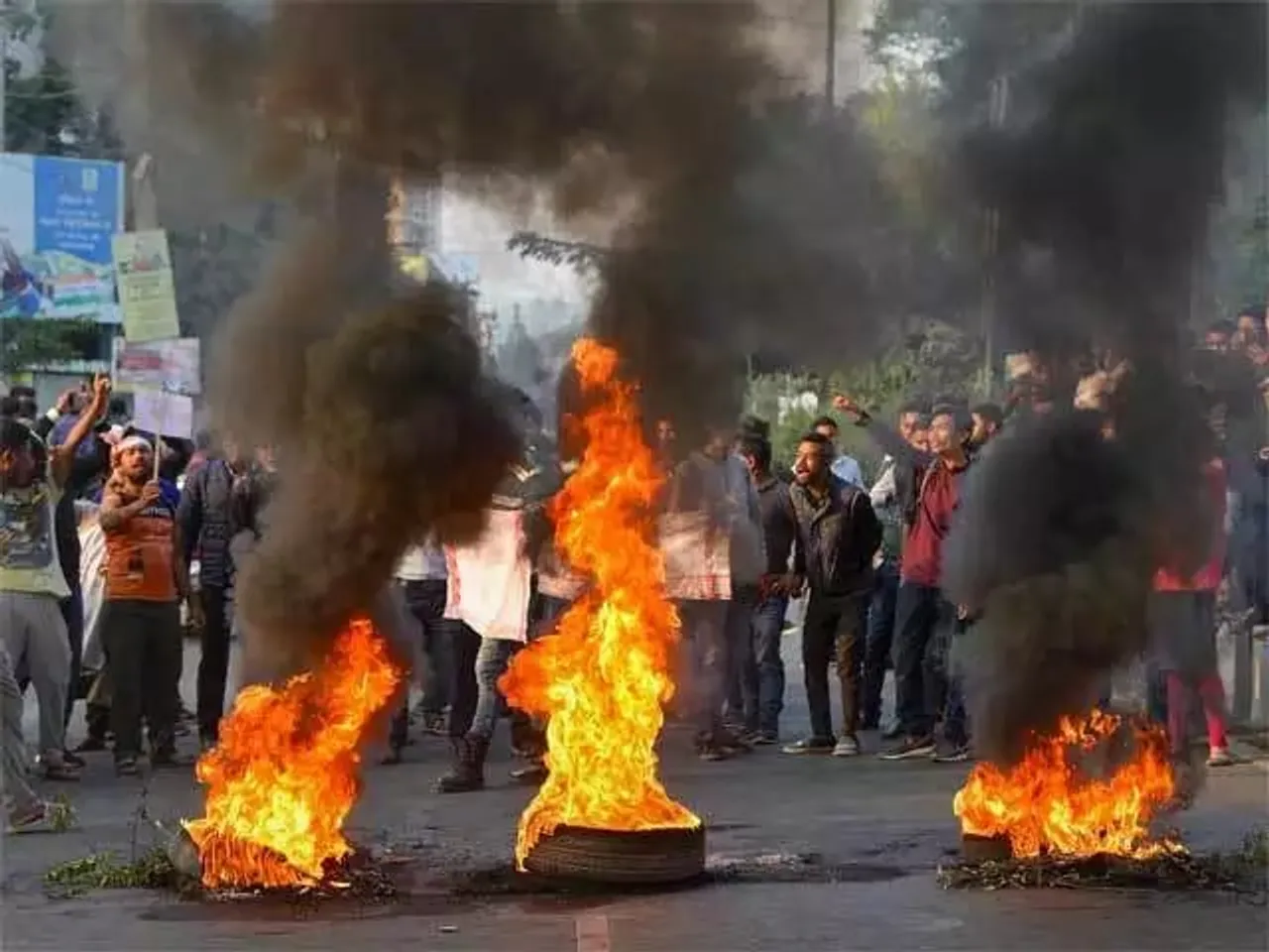 Assam Bandh: AACSU President Arrested for Burning Tyres in Golaghat