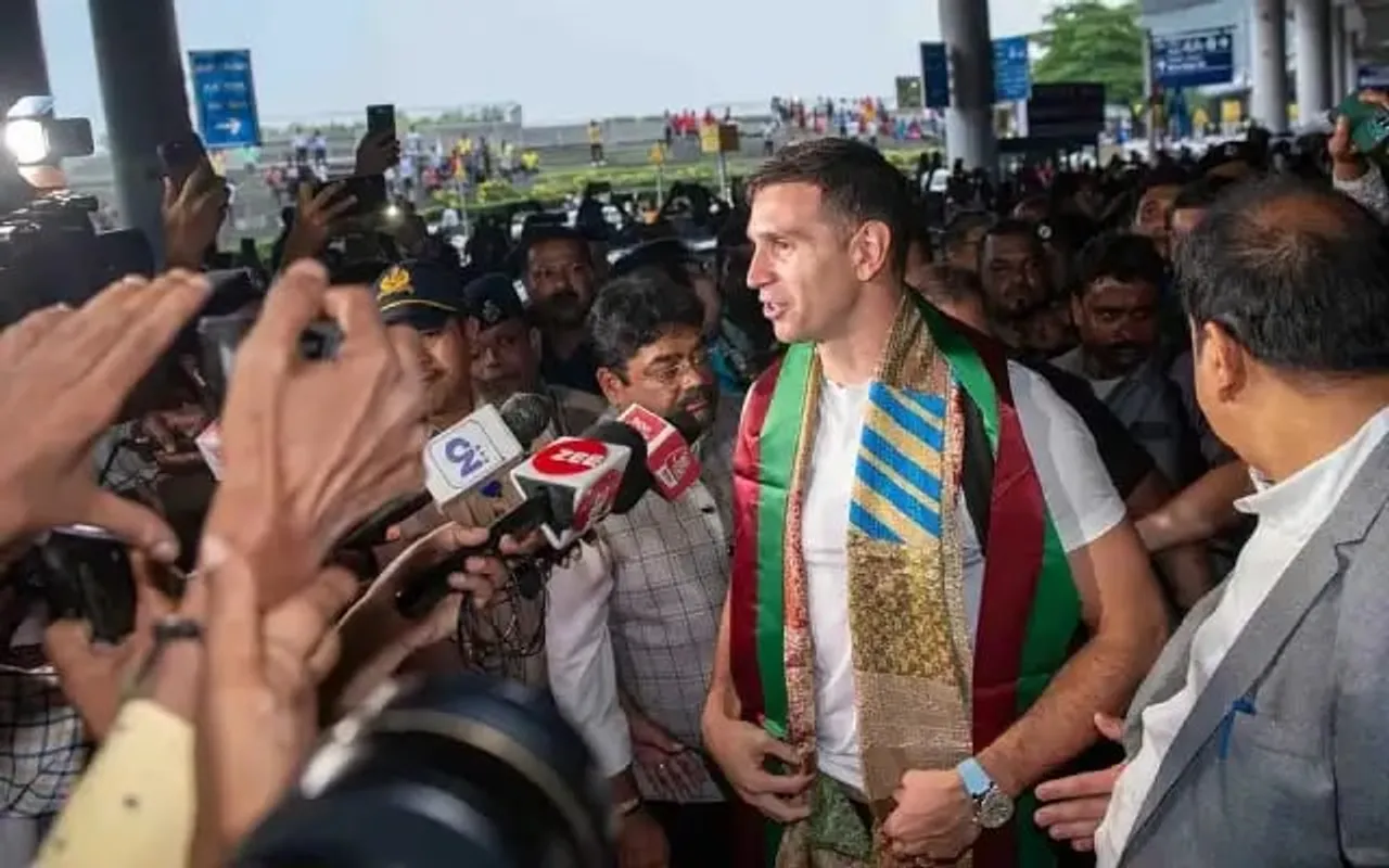 Argentina's World Cup Winning Goalkeeper Emi Martinez Lands In Kolkata