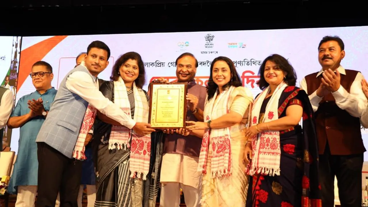 Assam CM Confers Karmashree Award to Six Officials on Lok Kalyan Divas