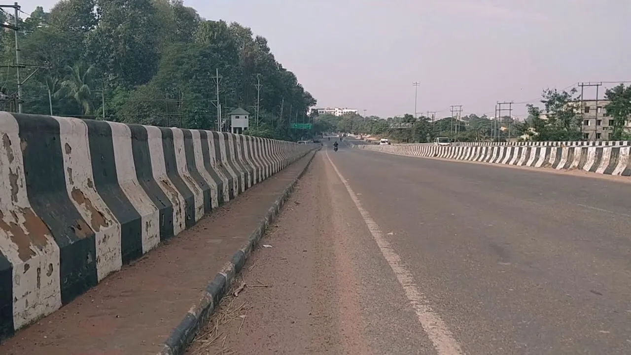 Guwahati: Unidentified Assailants Throw Truck Driver Off Khanapara Flyover