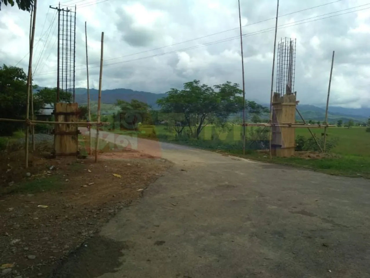 Alleged Naga transgressors build gate on Assam-Nagaland Border