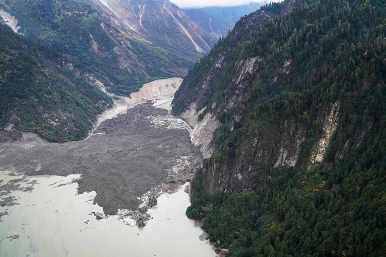 Barrier lake forms at Tsangpo after landslide