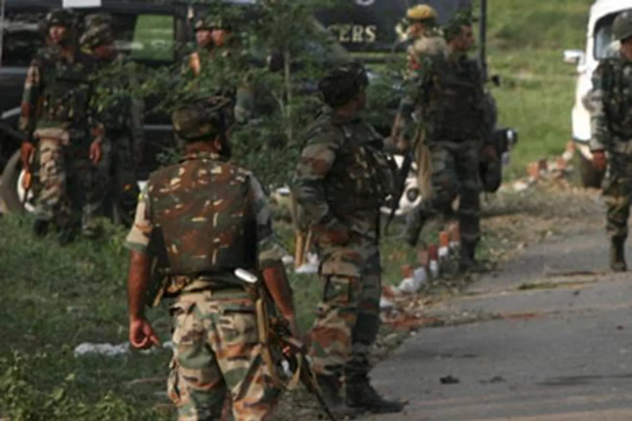LoC: Pak violates ceasefire; one jawan dead