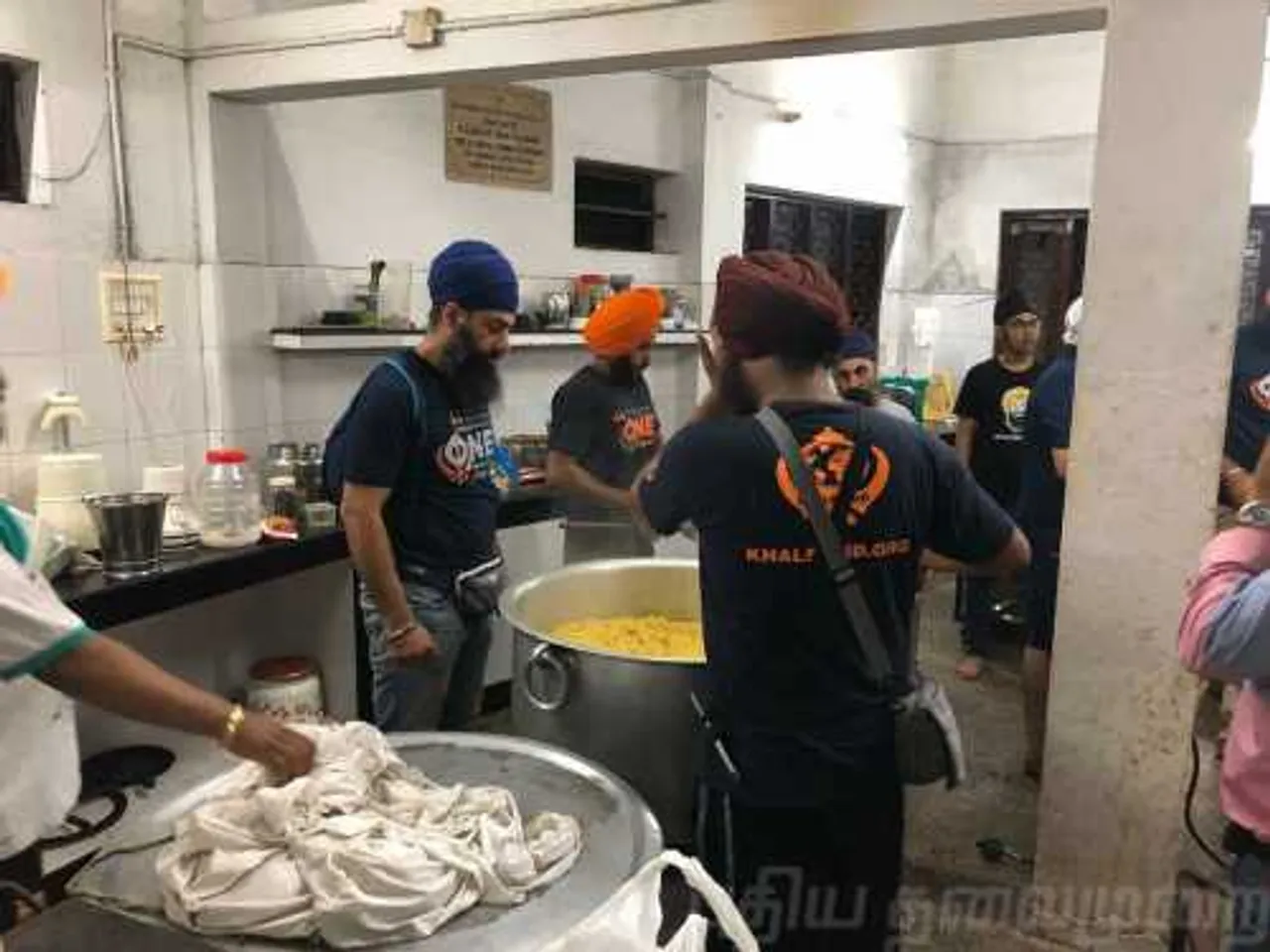 Kerala floods: Khalsa Aid volunteers set up Langar to feed 2000 people