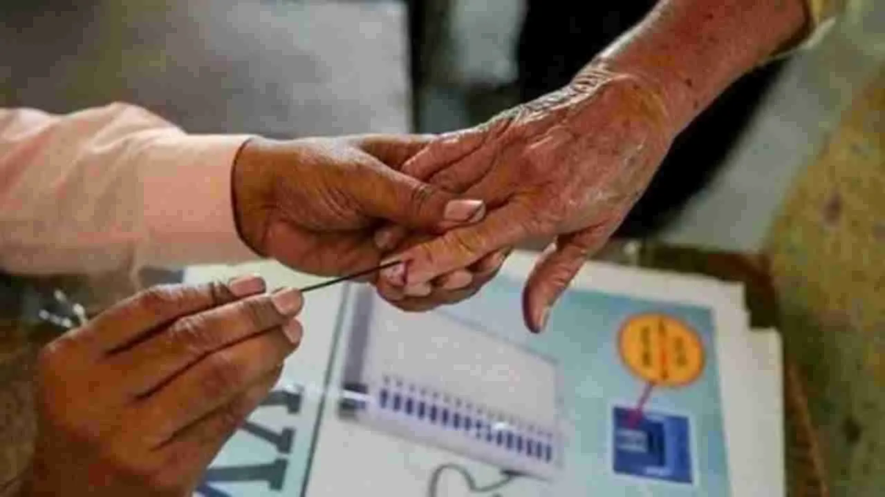 Chhattisgarh Election 2023: छत्तीसगढ़ में 70 सीटों पर दूसरे चरण की वोटिंग शुरू, 9 बजे तक हुआ 5.71 फीसदी मतदान